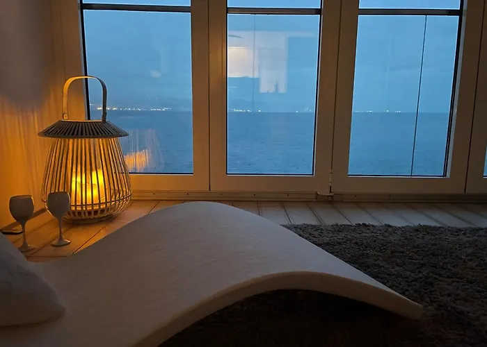Apartman First Row To The Sea *