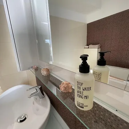 Apartman First Row To The Sea