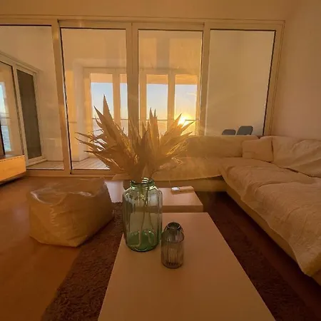 First Row To The Sea 아파트 오파티아