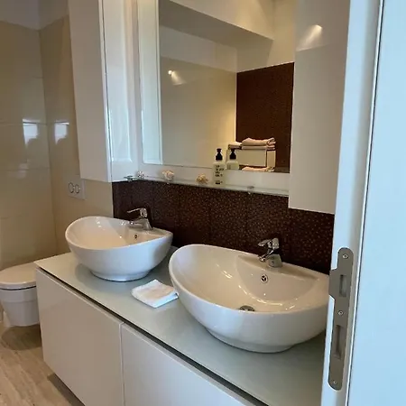 First Row To The Sea 아파트