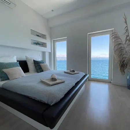 아파트 First Row To The Sea *