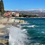 Apartament First Row To The Sea